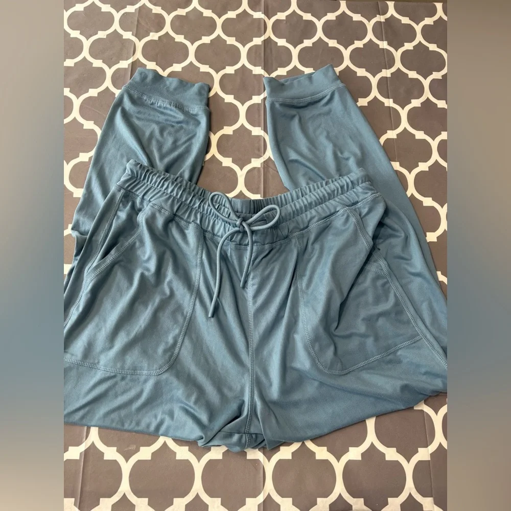 BAREFOOT DREAMS Malibu Collection Butterchic Knit Joggers in Stargazer Blue NWT - Picture 3 of 5